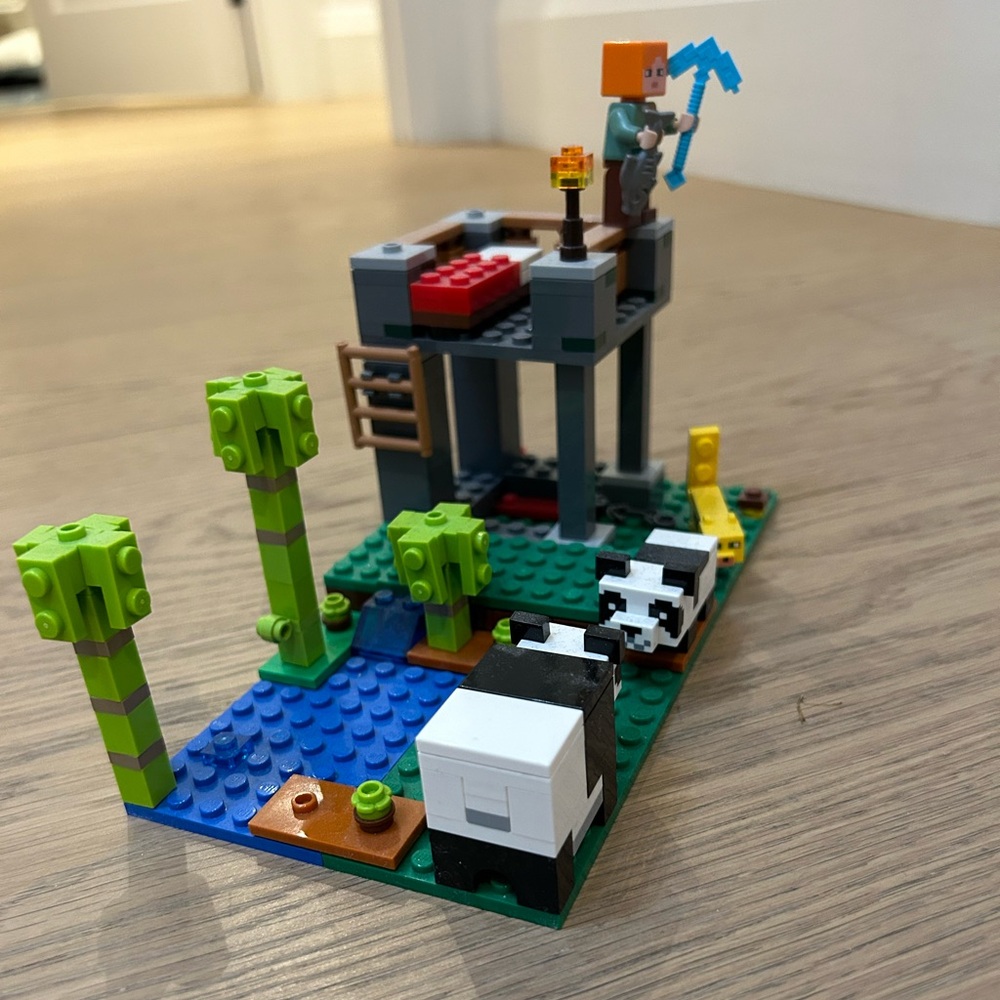 Lego Minecraft - Picture 2 of 2